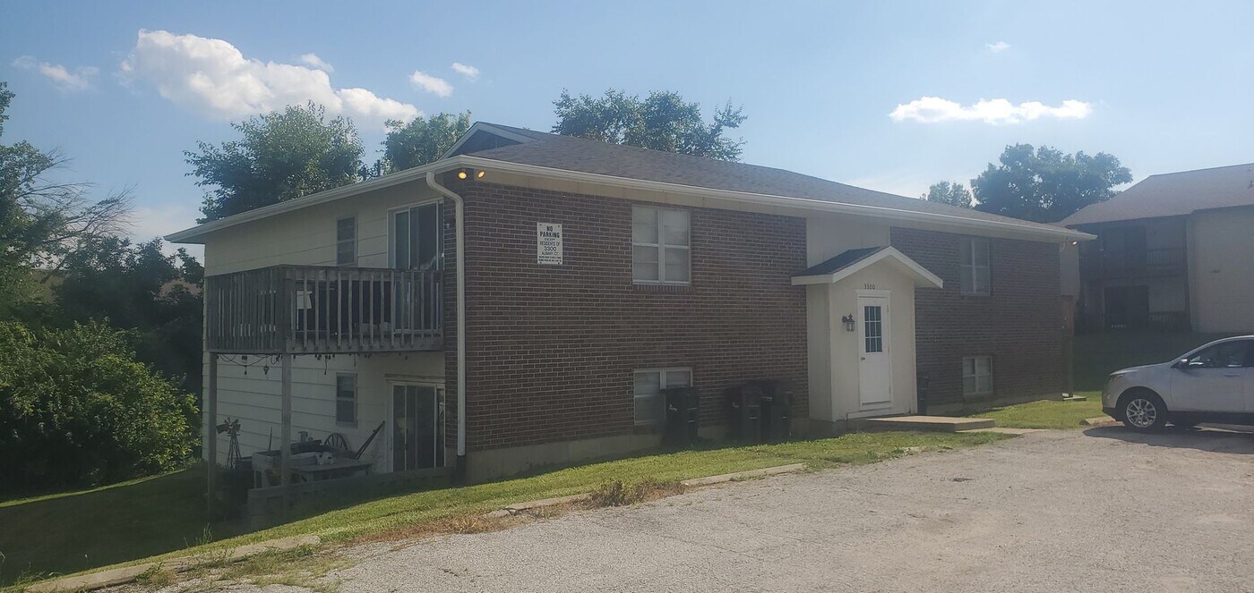 3300 Albany Ct in Columbia, MO - Building Photo