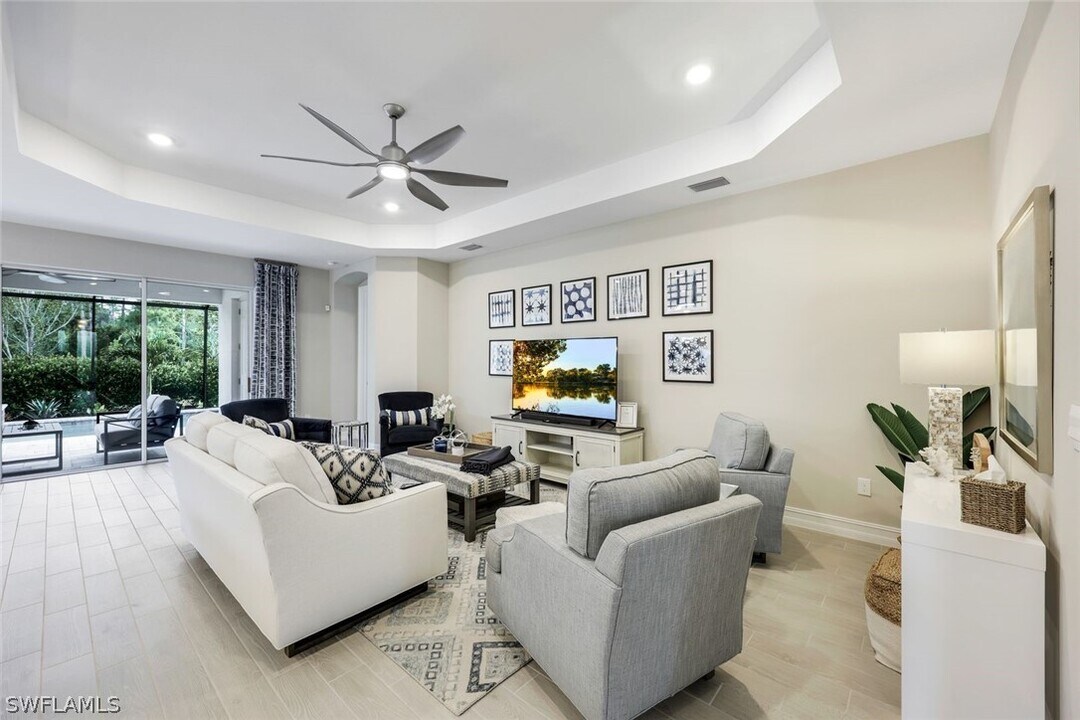 28109 Seasons Tide Ave in Bonita Springs, FL - Foto de edificio