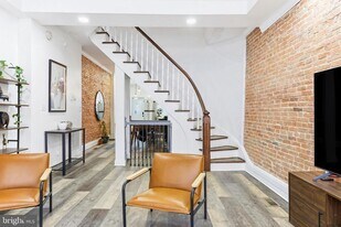 737 Dolphin St in Baltimore, MD - Building Photo