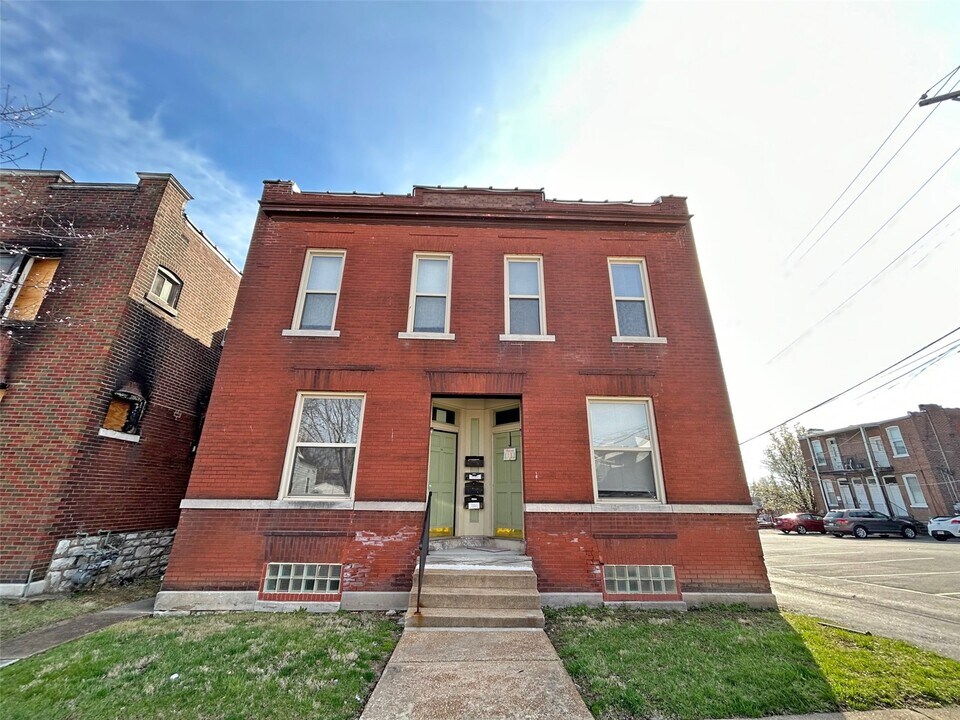 4658-4660 Tyrolean Ave in St. Louis, MO - Building Photo