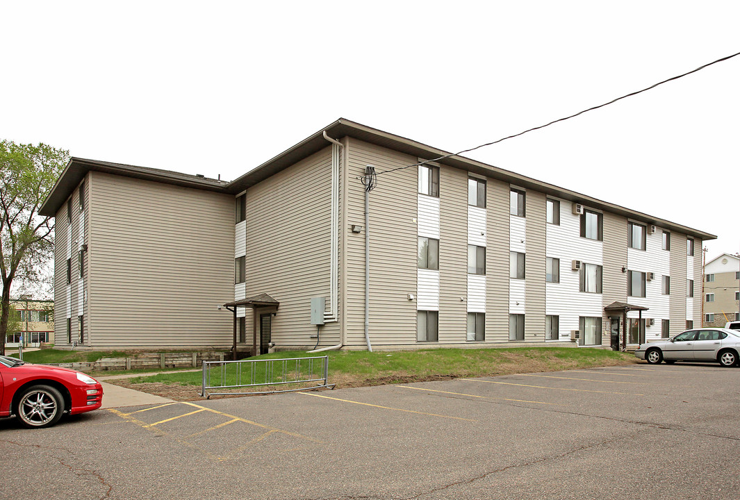 Campus East Apartments in St. Cloud, MN - Building Photo