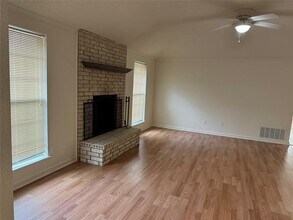 2217 Woodcreek St in Carrollton, TX - Building Photo - Building Photo