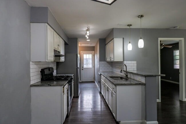 2301 Tern Cir in Austin, TX - Building Photo - Building Photo