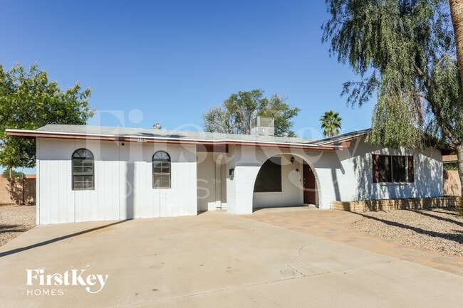 property at 3204 S Nu Vista Ln