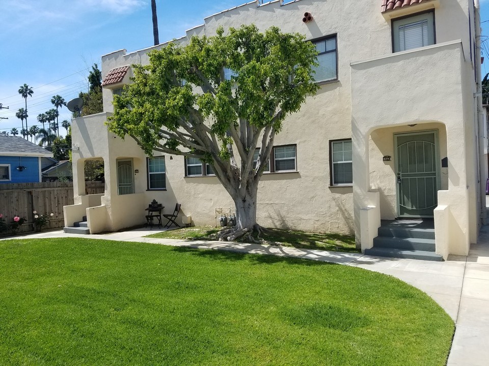 239 Ximeno Ave in Long Beach, CA - Building Photo