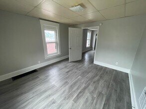 821 N 13th St in Terre Haute, IN - Building Photo - Building Photo