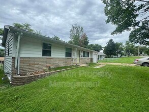10201 Lilac Ave in St. Louis, MO - Building Photo - Building Photo