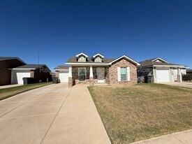 7530 33rd Pl in Lubbock, TX - Building Photo