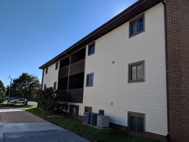 715 Fairmont Dr Apartments