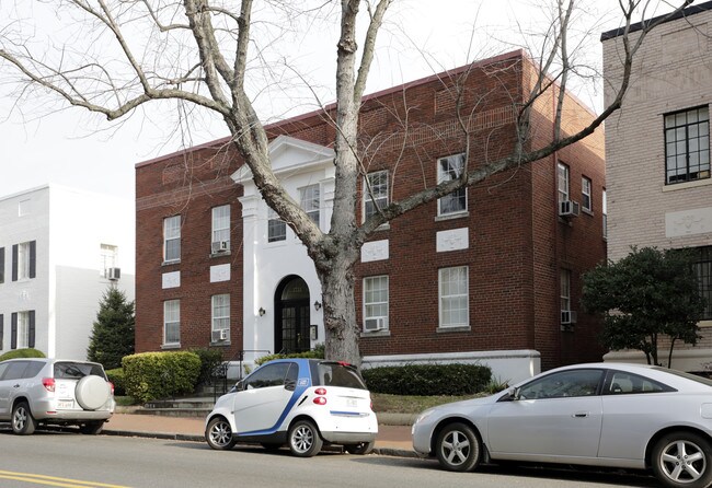 1711 35th St NW in Washington, DC - Foto de edificio - Building Photo