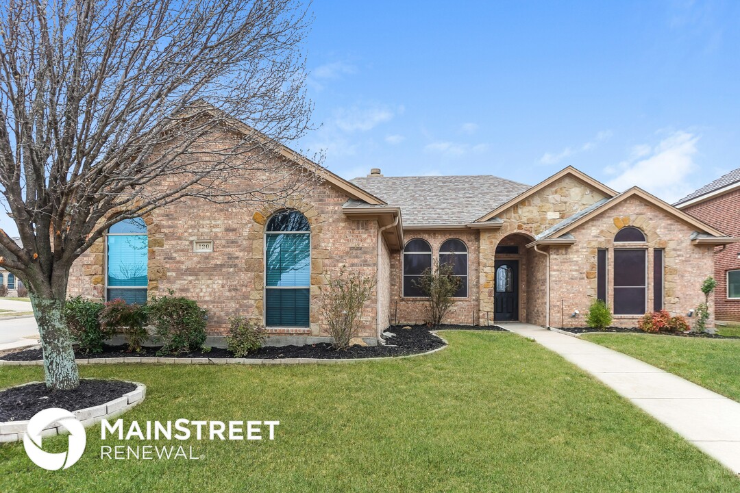 120 Rockhaven Dr in Alvarado, TX - Building Photo