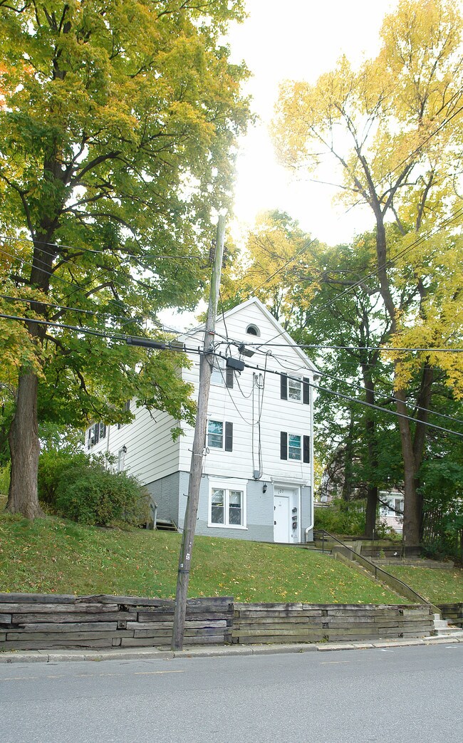 107 Green St in Hudson, NY - Foto de edificio - Building Photo