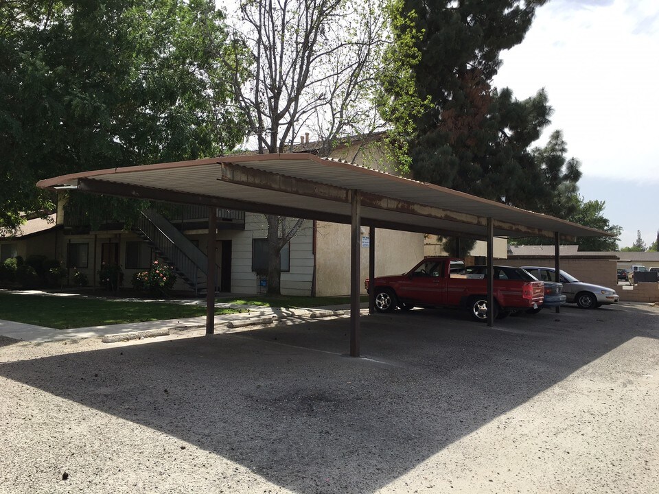 6805 Klamath Way in Bakersfield, CA - Building Photo