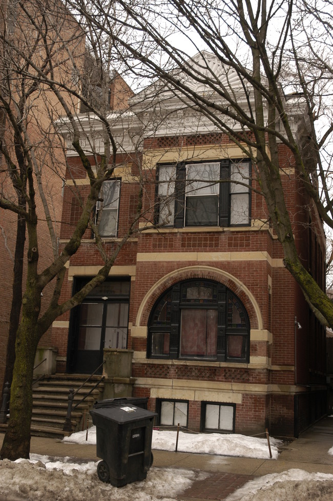 2329 N Geneva Ter in Chicago, IL - Foto de edificio - Building Photo