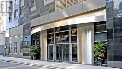 35-2135 Balmuto St in Toronto, ON - Building Photo - Building Photo