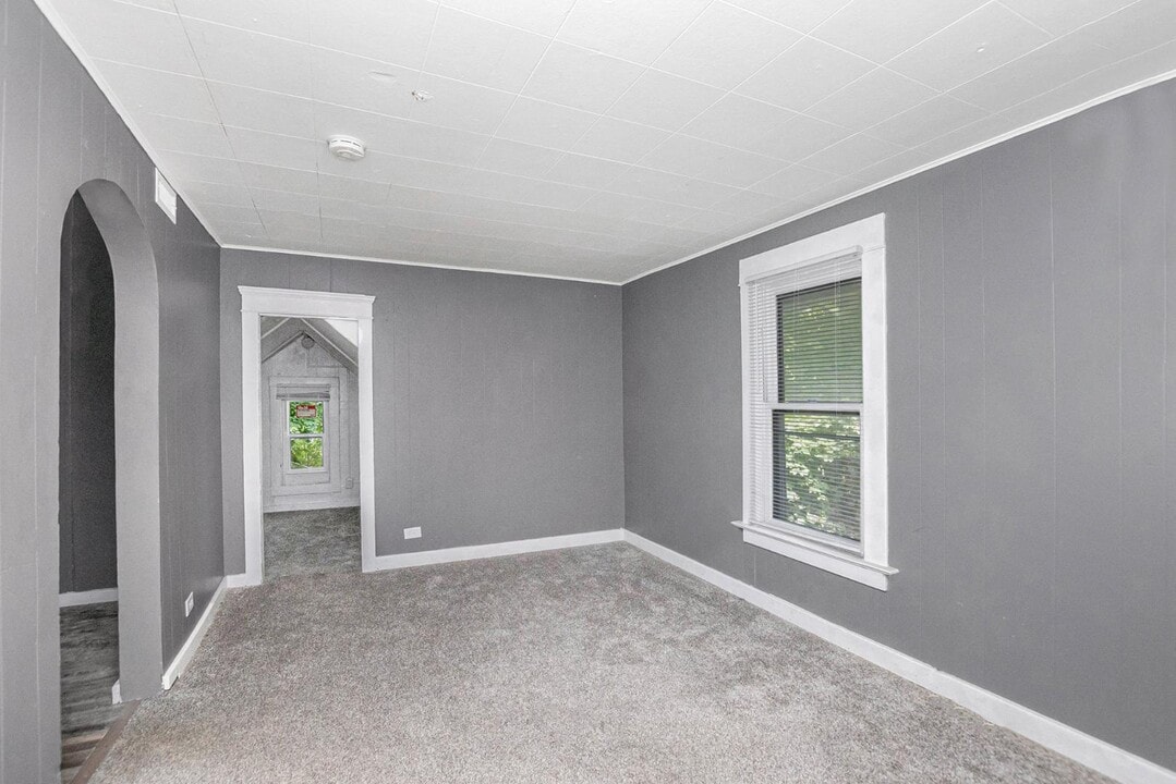 811 Larned St in Lansing, MI - Building Photo