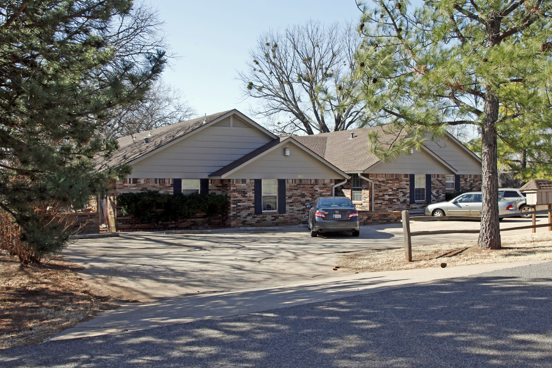 1815 E College Ave in Guthrie, OK - Building Photo