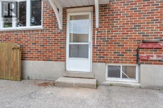 34 Windermere Crescent in Woodstock, ON - Building Photo - Building Photo