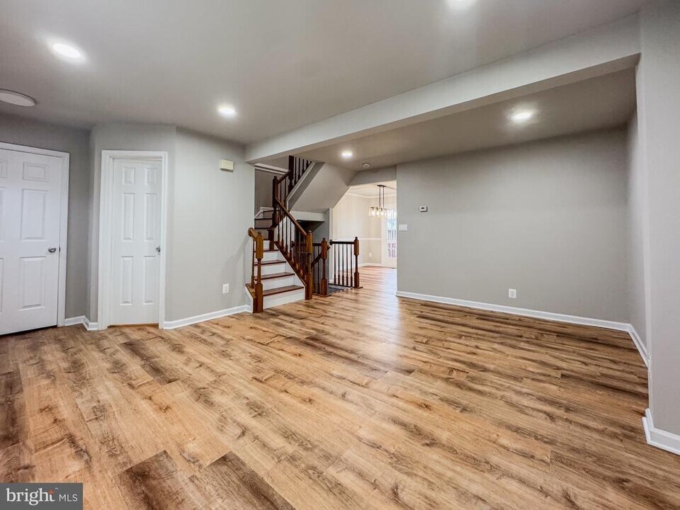 6337 Littlefield Ct in Centreville, VA - Building Photo