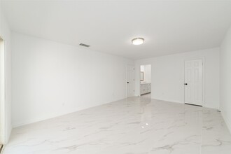 2707 Ashford Trail Dr in Houston, TX - Building Photo - Building Photo