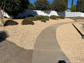 421 Royal Cir, Unit 5 in Corona, CA - Foto de edificio - Building Photo