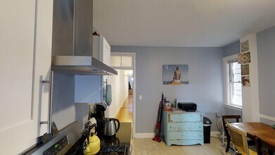 203 Harvard St, Unit 2B in Cambridge, MA - Foto de edificio - Building Photo