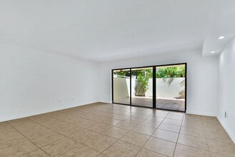 3501 Magellan Cir in Aventura, FL - Foto de edificio - Building Photo