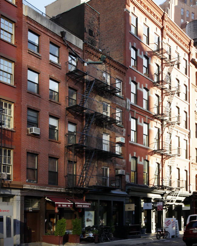 Elavator Apartment in New York, NY - Foto de edificio - Building Photo