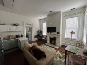 215 W Gwinnett St, Unit Apt. 3 in Savannah, GA - Building Photo - Building Photo