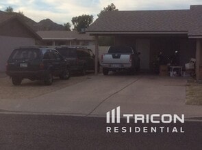 2153 E Claire Dr in Phoenix, AZ - Foto de edificio - Building Photo