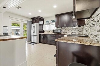 5616 NW 48th Way in Tamarac, FL - Building Photo - Building Photo