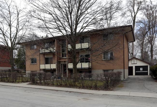 65 Bond St in Kitchener, ON - Building Photo - Building Photo