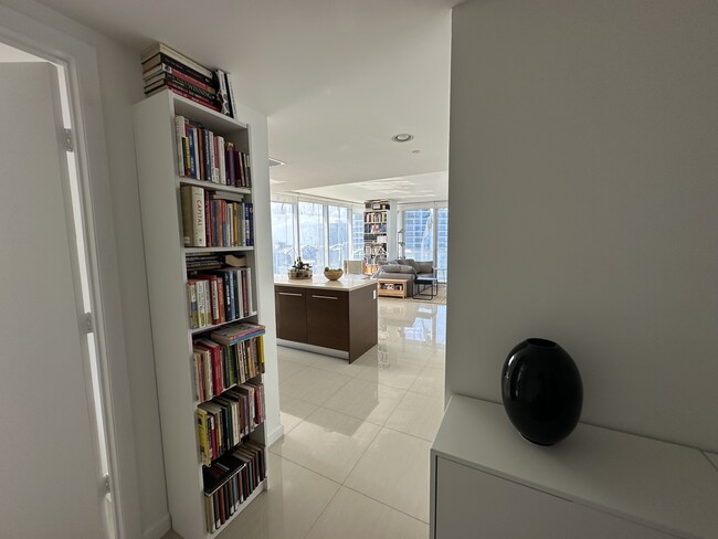 475 Brickell Ave, Unit 4815 in Miami, FL - Foto de edificio - Building Photo