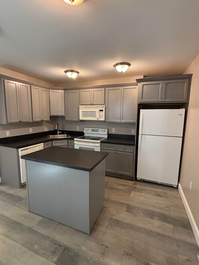 1744 Farmington Ave, Unit 1