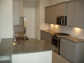 210 Moon Dance Ct in Conroe, TX - Foto de edificio - Building Photo