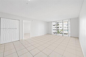 16710 NE 9th Ave in North Miami Beach, FL - Foto de edificio - Building Photo