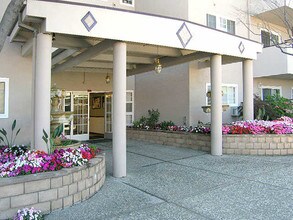 Bancroft Towers Apartments in San Leandro, CA - Foto de edificio - Building Photo
