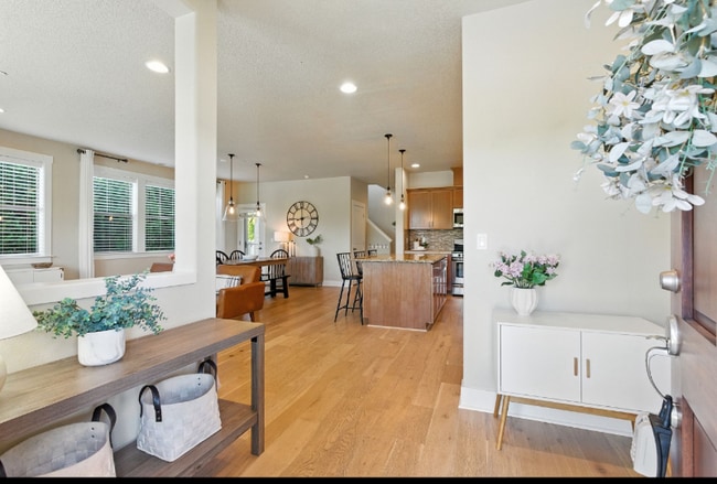12021 SW Barber St in Wilsonville, OR - Foto de edificio - Building Photo