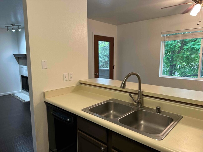 1930 Congress Cir in Anchorage, AK - Building Photo - Building Photo