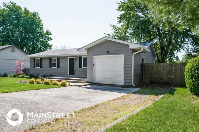 636 Holiday Dr in Fortville, IN - Building Photo - Building Photo