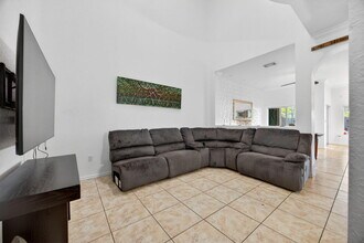 2332 SE 16th Terrace in Homestead, FL - Building Photo - Building Photo