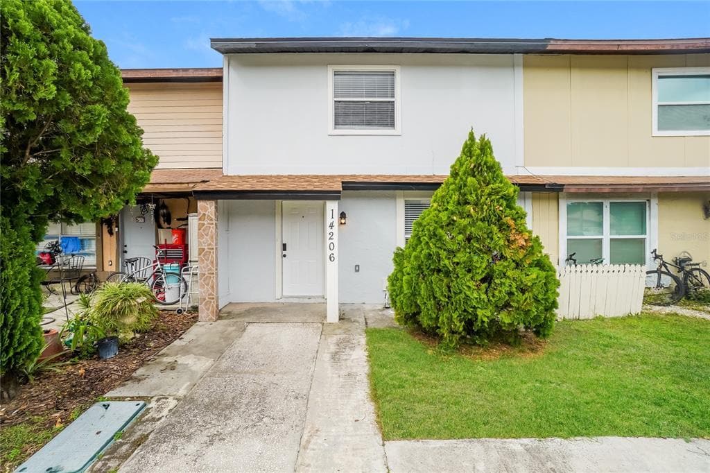 14206 Village Terrace Dr in Tampa, FL - Building Photo
