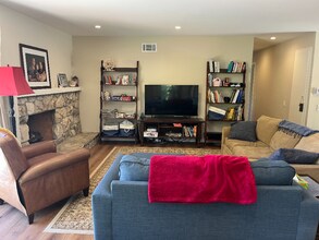 4806 Aurora Dr in Ventura, CA - Building Photo - Building Photo