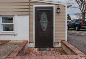 108 Ralph Ave in Babylon, NY - Building Photo