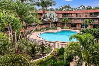 Veranda Flats in St. Petersburg, FL - Building Photo - Building Photo