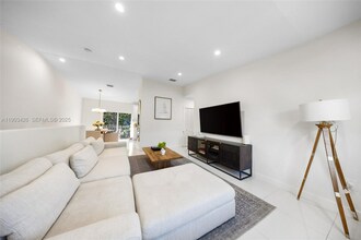 7271 NW 174th Ter, Unit 2 in Hialeah, FL - Building Photo - Building Photo