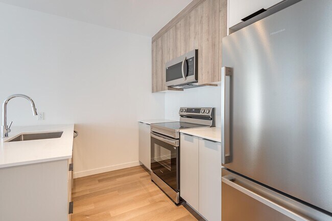 814-82e 2e Avenue in Montréal, QC - Building Photo - Building Photo