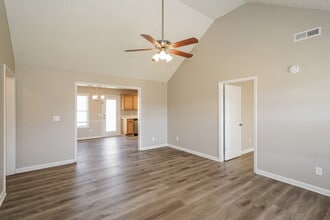 7017 Steen Blvd in Smyrna, TN - Foto de edificio - Building Photo