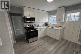 90 Lorne St in St Catharines, ON - Building Photo - Building Photo