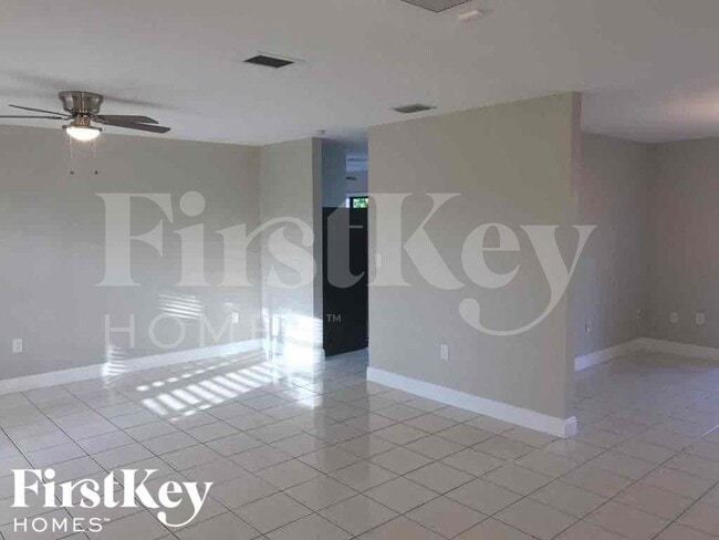 19740 SW 87th Pl in Cutler Bay, FL - Foto de edificio - Building Photo